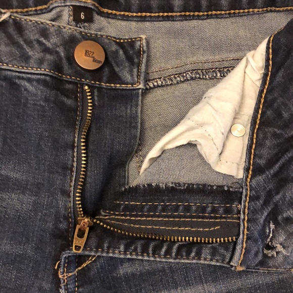 1822 Frayed Straight Leg Stretch Size 6 Jeans 5 pocket Casual Date Night Game - Picture 3 of 16